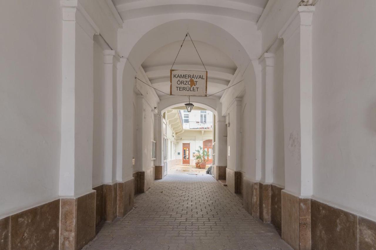 Budapest Base Camp - Downtown Apartment Exterior photo